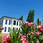 Nerium Garden Tirana Airport 4* Rinas