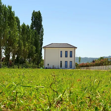 Nerium Garden Tirana Airport ホテル Rinas